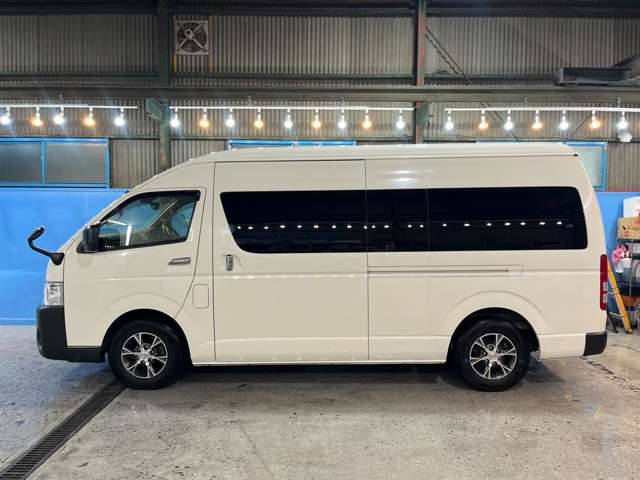 Toyota Hiace Commuter 10