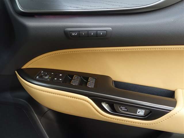 Lexus NX 11