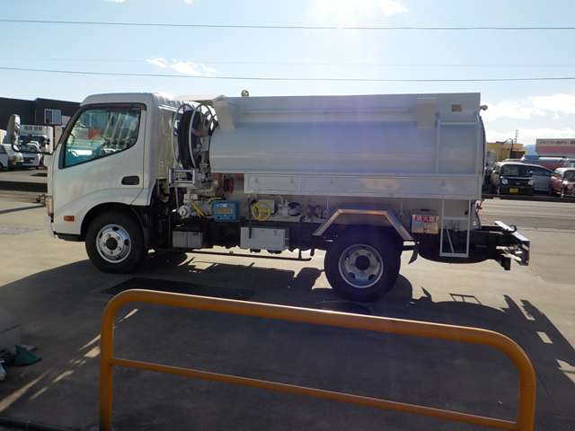 Hino Dutro 2
