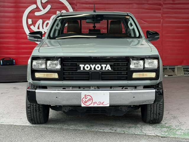 Toyota Hilux 2