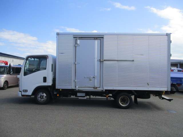Isuzu Elf 4