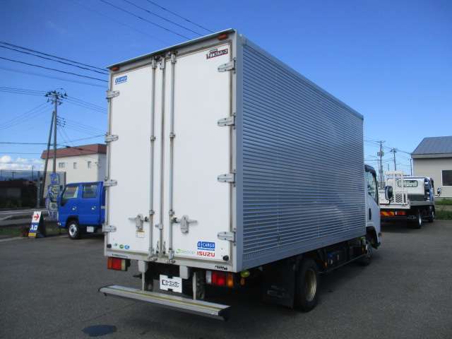Isuzu Elf 7