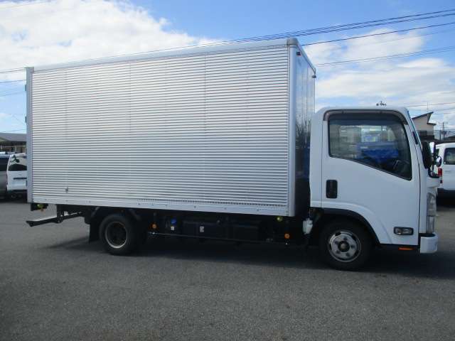 Isuzu Elf 8
