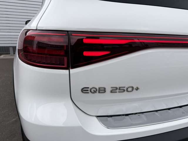 Mercedes-Benz EQB 7