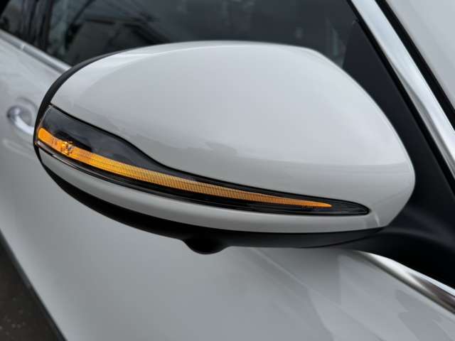 Mercedes-Benz EQB 8