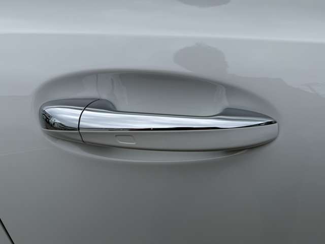 Mercedes-Benz EQB 9