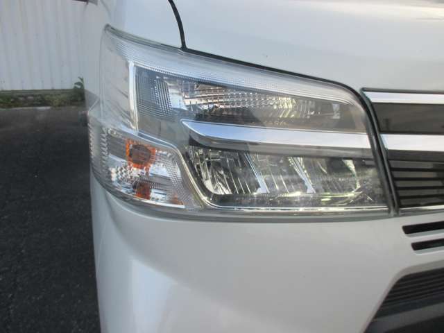 Daihatsu Hijet Cargo 12
