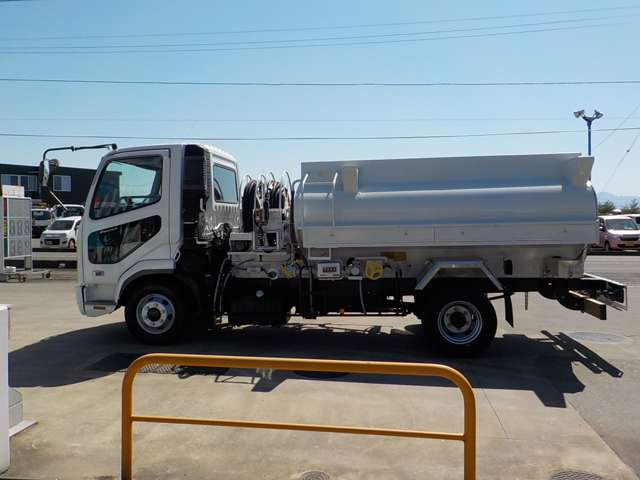 Mitsubishi Fuso Fighter 2