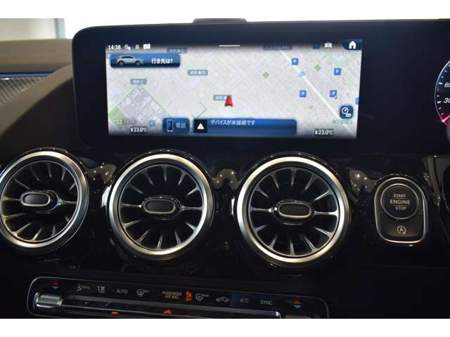 Mercedes-Benz GLA-Class 11