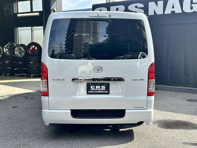 Toyota Hiace Van 11