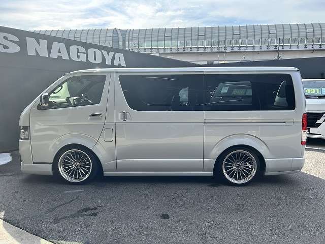 Toyota Hiace Van 12