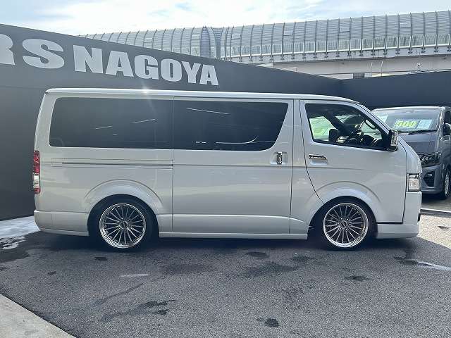 Toyota Hiace Van 8