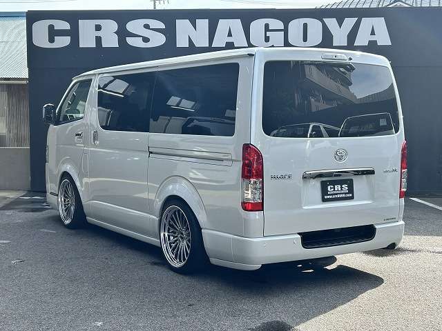 Toyota Hiace Van 10