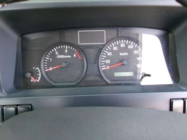 Isuzu Elf 10