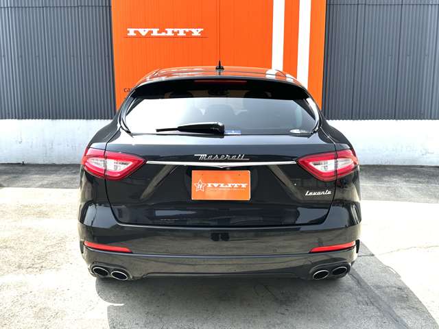 Maserati Levante 8