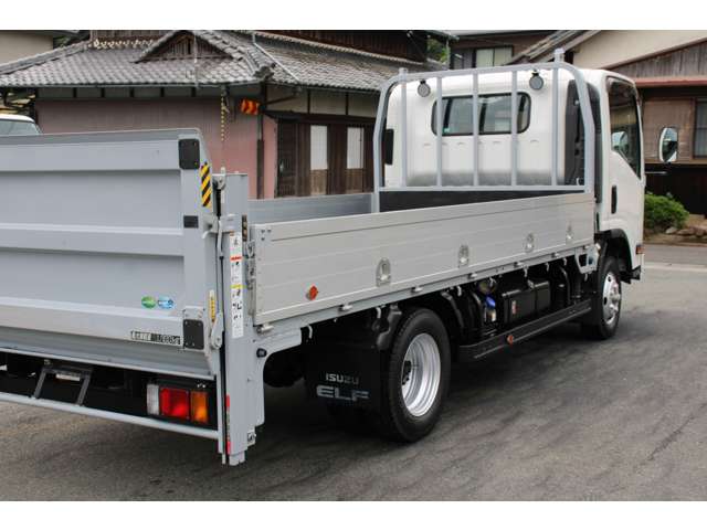Isuzu Elf 11