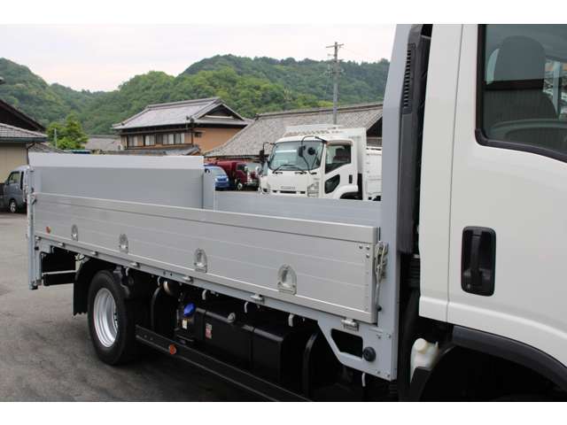 Isuzu Elf 12