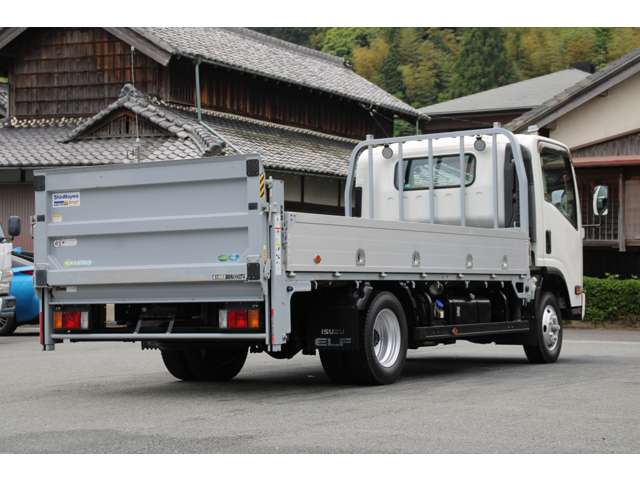 Isuzu Elf 7