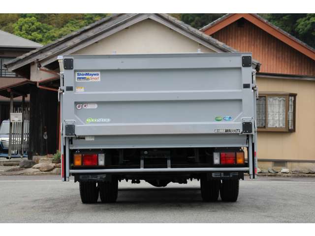 Isuzu Elf 8