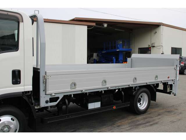 Isuzu Elf 9
