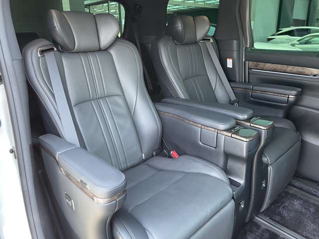 Toyota Alphard 12