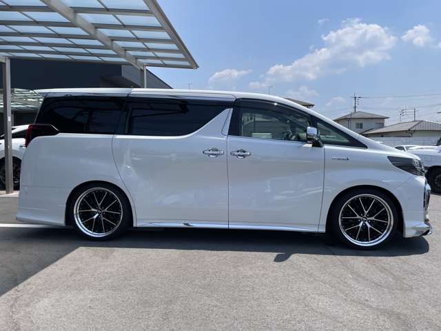 Toyota Alphard 3