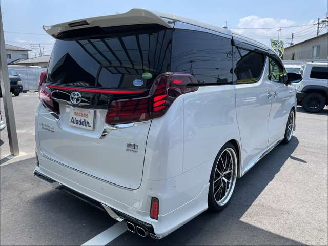 Toyota Alphard 4