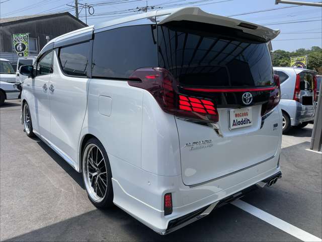 Toyota Alphard 5
