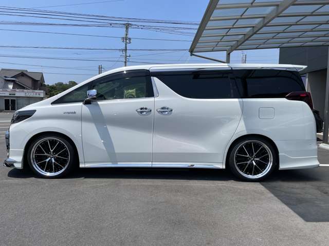 Toyota Alphard 6