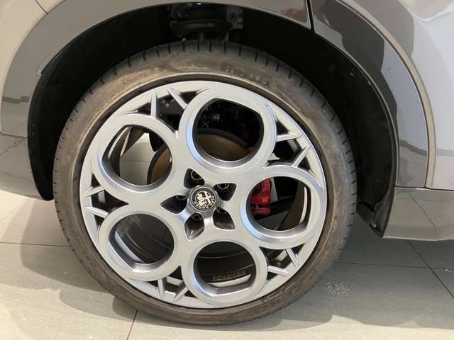 Alfa Romeo トナーレ 12