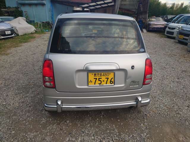 Daihatsu Mira 5