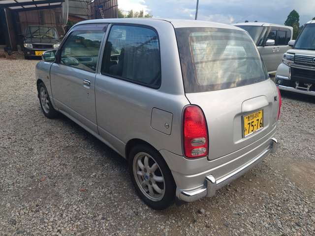 Daihatsu Mira 6
