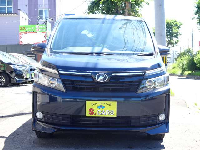 Toyota Voxy 11