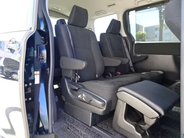 Toyota Voxy 7