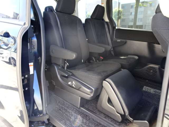 Toyota Voxy 8