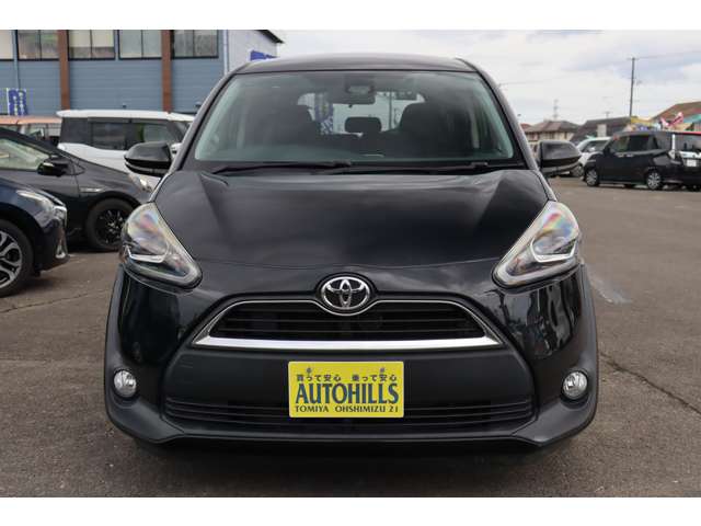 Toyota Sienta 3