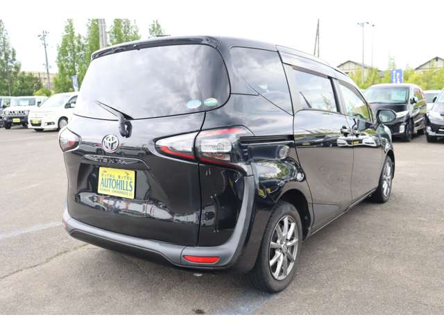 Toyota Sienta 6