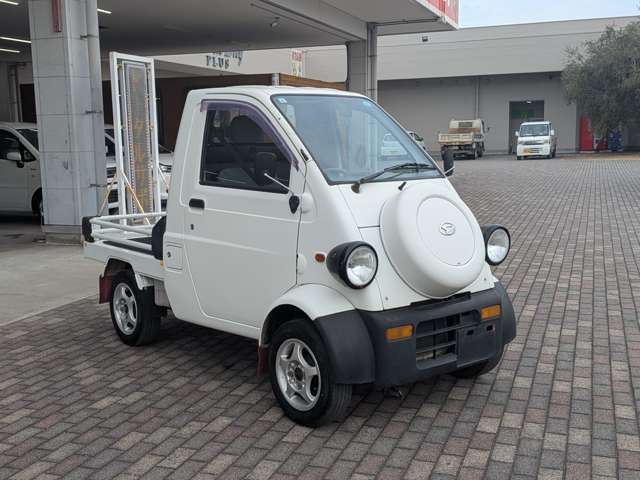 Daihatsu Midget II 4