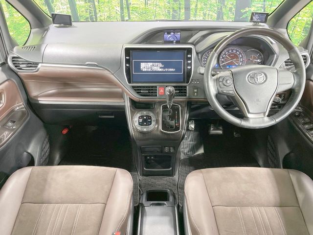 Toyota Esquire 2