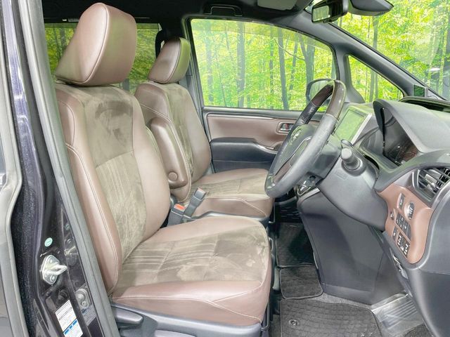 Toyota Esquire 9