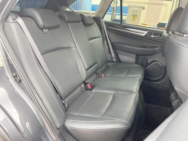 Subaru Legacy Outback 11
