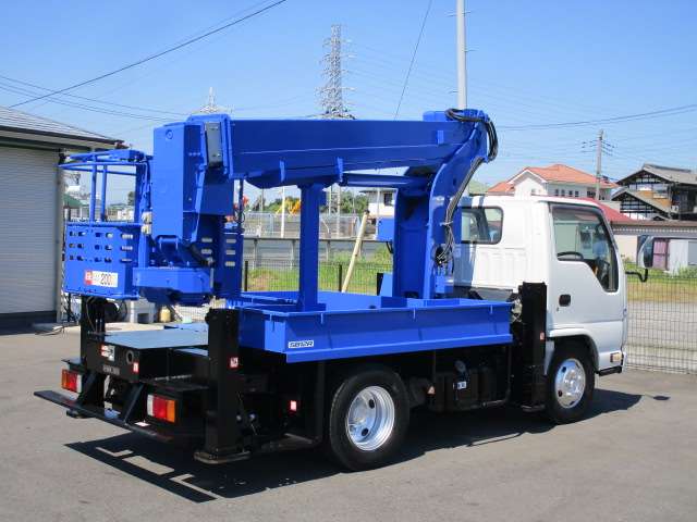 Isuzu Elf 4