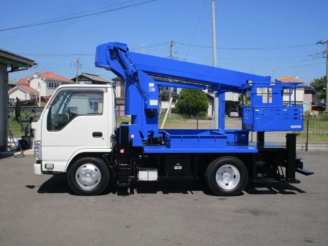 Isuzu Elf 6