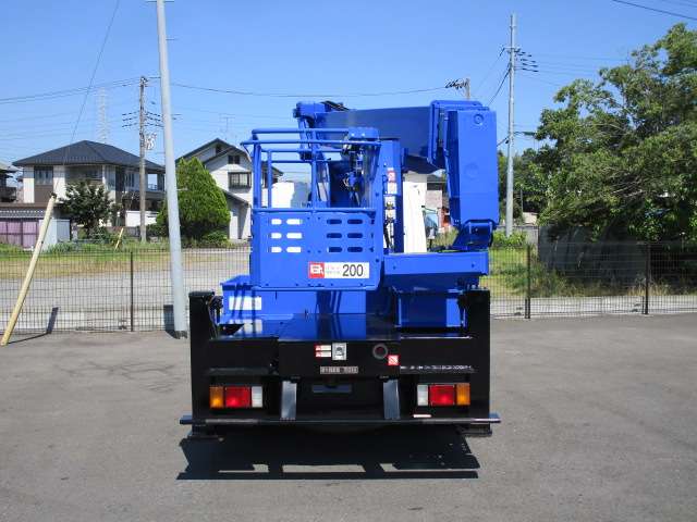 Isuzu Elf 8