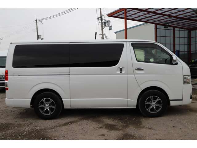 Toyota Hiace Van 11