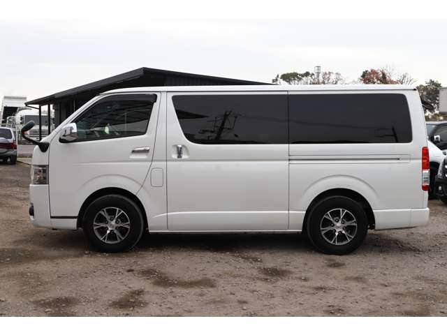 Toyota Hiace Van 12