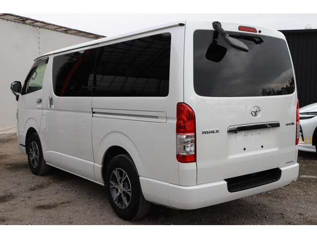 Toyota Hiace Van 8