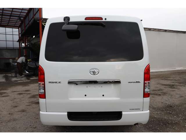 Toyota Hiace Van 9