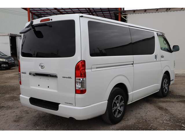 Toyota Hiace Van 10