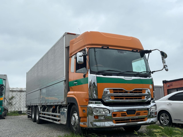 UD Trucks Quon 12